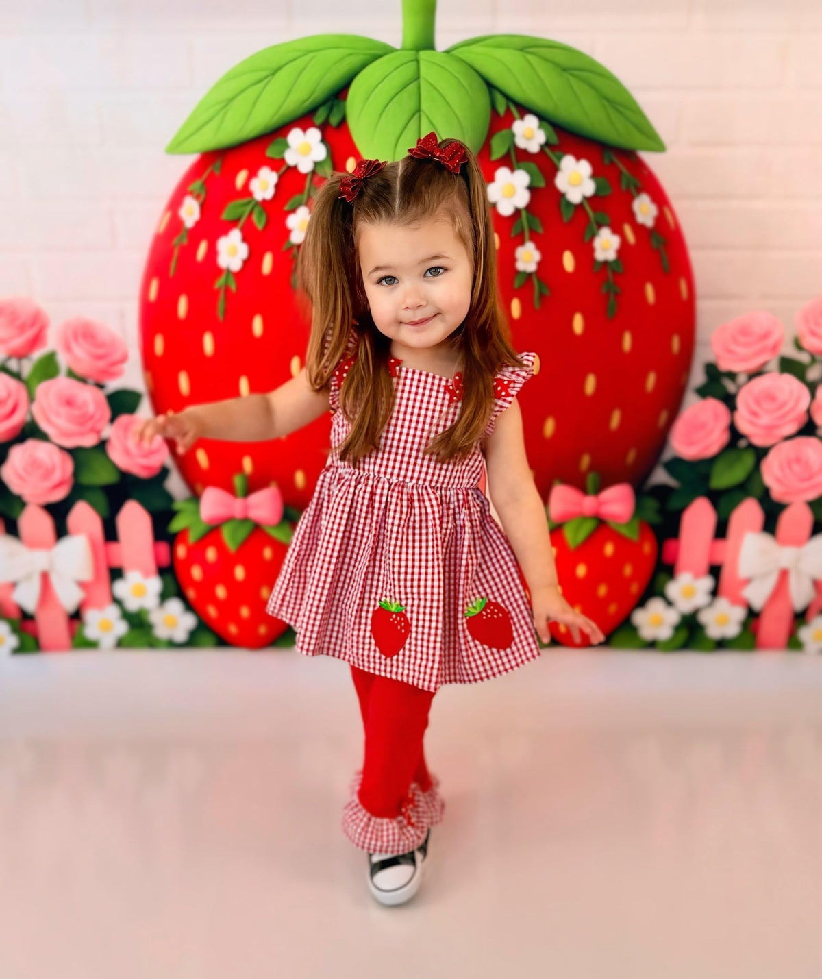 Strawberry House Photo Backdrop – White Brick Wall for Children’s Birthday Party