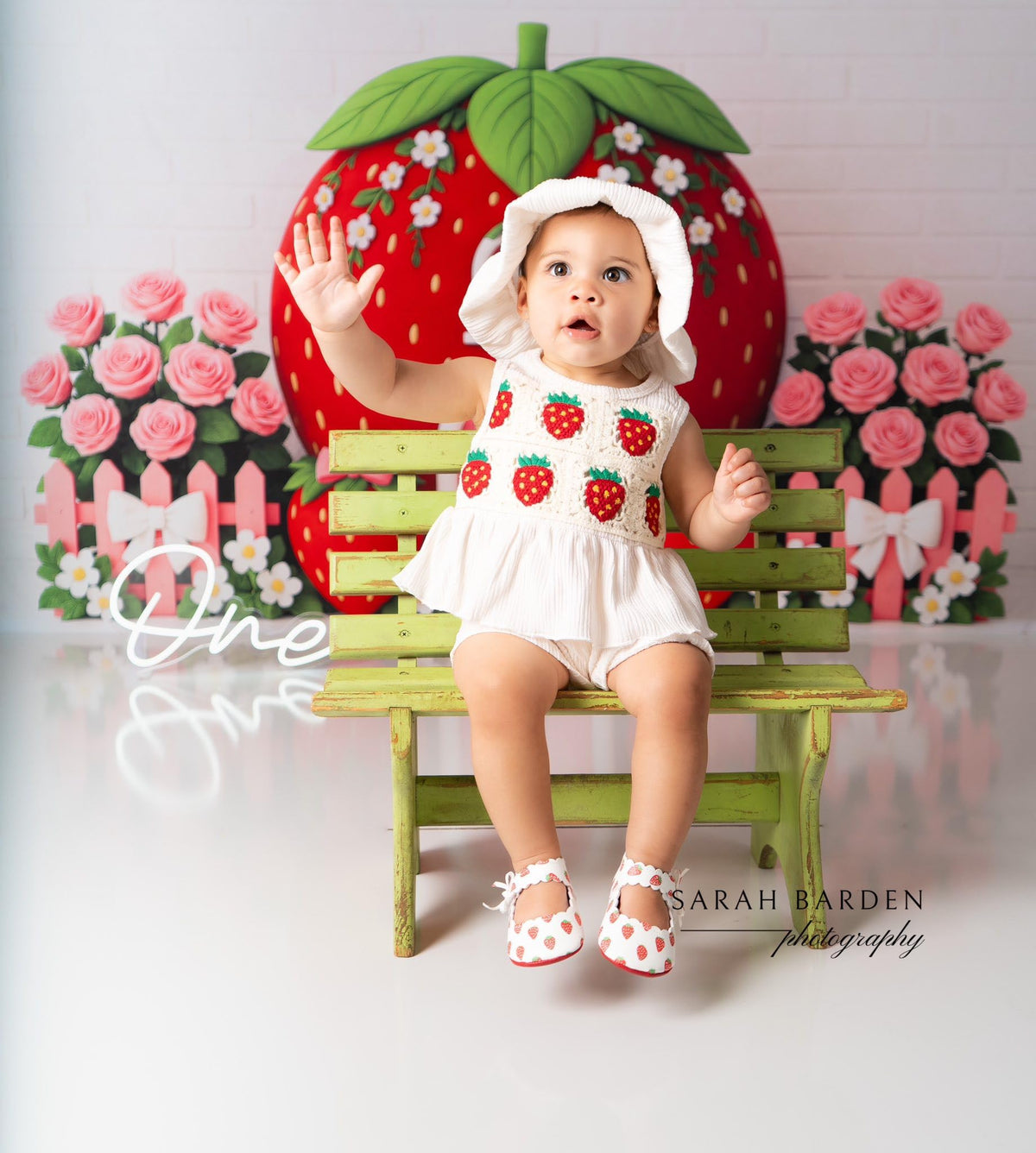 Strawberry House Photo Backdrop – White Brick Wall for Children’s Birthday Party