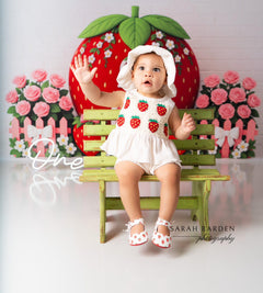 Strawberry House Photo Backdrop – White Brick Wall for Children’s Birthday Party